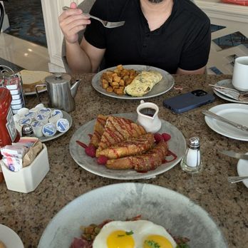 Seabreeze Cafe - Corn beef hash, Crunch French Toast and omelette - Cafes Near Me - Las Vegas, Nevada Seabreeze Cafe - Corn beef hash, Crunch French Toast and omelette - Cafes Near Me - Las Vegas, Nevada