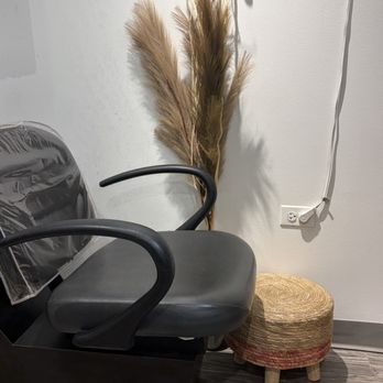 The Studio Tavo - Shampoo chair - Hair Extensions Near Me - Wheaton, Illinois The Studio Tavo - Shampoo chair - Hair Extensions Near Me - Wheaton, Illinois