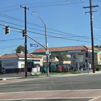 Sinclair - View of the premises  10-04-2026 - Gas Stations Near Me - Garden Grove, California