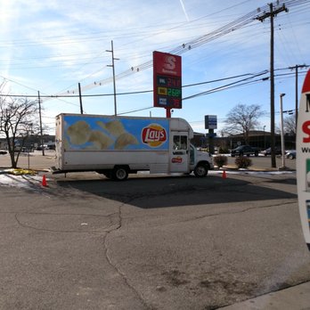 Speedway - a delivery truck parked at a gas station - Gas Stations Near Me - Louisville, Kentucky Speedway - a delivery truck parked at a gas station - Gas Stations Near Me - Louisville, Kentucky