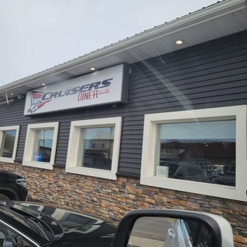 Cruisers Diner - Horrible! Black people stay away. They are racist. They burned our food. Disgraceful to spend your money here. - Diners Near Me - Cheektowaga, New York