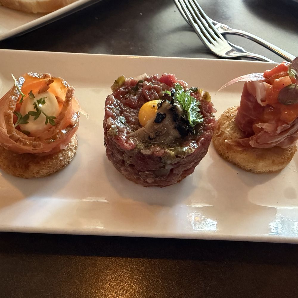 De Belhamel - Drie Crostini Belhamel - French Near Me - Amsterdam, New Hampshire De Belhamel - Drie Crostini Belhamel - French Near Me - Amsterdam, New Hampshire