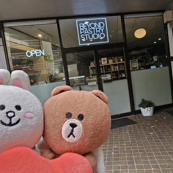 Beyond Pastry Studio - Storefront - Bakeries Near Me - Honolulu, Hawaii