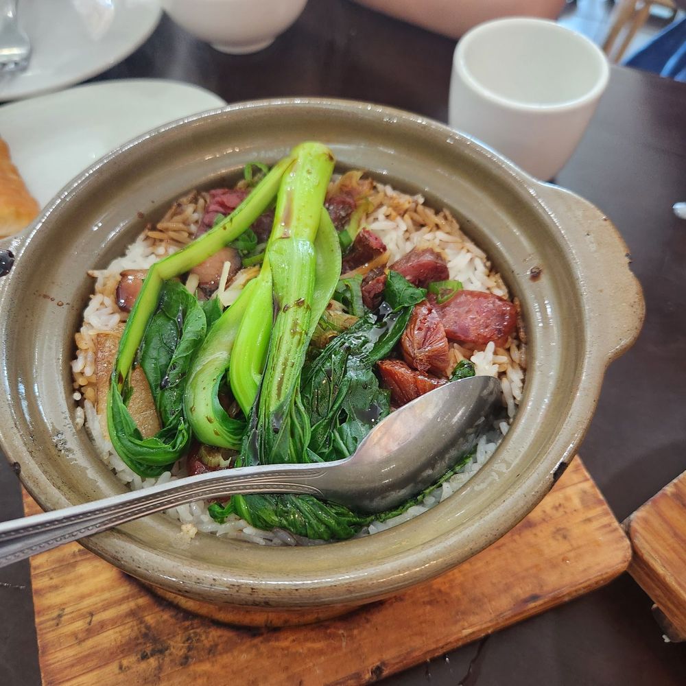 Sweet Wonton King - Clay pot rice. It is quite small. - Cantonese Near Me - Flushing, New York Sweet Wonton King - Clay pot rice. It is quite small. - Cantonese Near Me - Flushing, New York