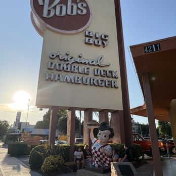 Bob’s Big Boy - American Near Me - Burbank, California