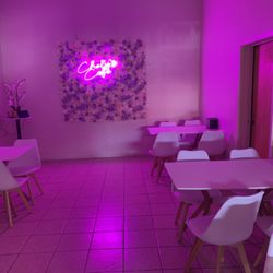 Chely’s Cafe - Cozy seating area