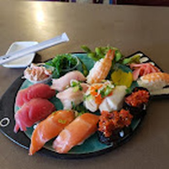 Hanaya Sushi Cafe - Nigiri plate, super fresh and extremely filling! - Japanese Near Me - San Diego, California