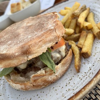 Uva By Calem - Cheeseburger - Restaurants Near Me - Vila Nova de Gaia, 13 Uva By Calem - Cheeseburger - Restaurants Near Me - Vila Nova de Gaia, 13