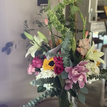 Betty J's Florist - This is the floral arrangement that I was awarded after having my name pulled, and they delivered it to me what fabulous company - Florists Near Me - Winter Garden, Florida Betty J's Florist - This is the floral arrangement that I was awarded after having my name pulled, and they delivered it to me what fabulous company - Florists Near Me - Winter Garden, Florida