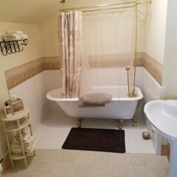 Haus Chikamin B & B - Garden Room bath
