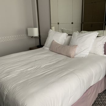 Altitude LUX Brickell - King bed in suite - Hotels Near Me - Miami, Florida Altitude LUX Brickell - King bed in suite - Hotels Near Me - Miami, Florida