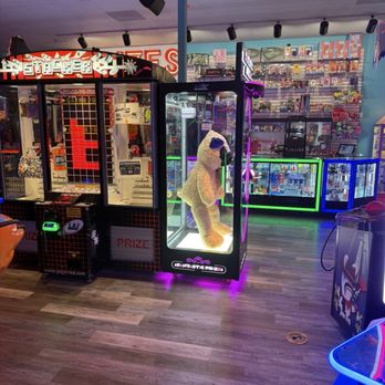 Boomers Modesto - Inside - Amusement Parks Near Me - Modesto, California