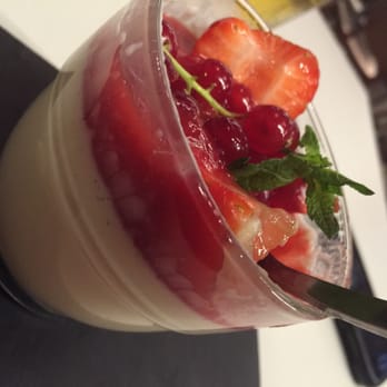 Le Wine Zag - Panacota aux fruits rouges !!!!!!! - Tapas Bars Near Me - Ixelles, BRU Le Wine Zag - Panacota aux fruits rouges !!!!!!! - Tapas Bars Near Me - Ixelles, BRU