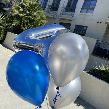Vine American Party Store - Purchased balloons to celebrate my sister and my cat's 4th birthday! - Party Supplies Near Me - Los Angeles, California