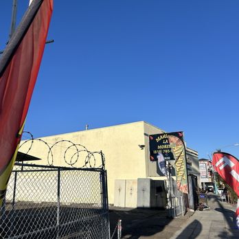Mariscos La Morena - Entrance to Lot - Food Trucks Near Me - San Diego, California Mariscos La Morena - Entrance to Lot - Food Trucks Near Me - San Diego, California