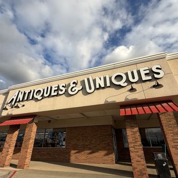 Antiques & Uniques - Exterior - Antiques Near Me - Wickliffe, Ohio