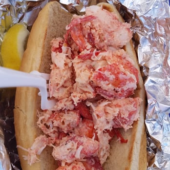 Maine-iacs - Awesome classic 4 ounce serving lobster roll, easy mayo, seasoning and lemon juice. - Street Vendors Near Me Maine-iacs - Awesome classic 4 ounce serving lobster roll, easy mayo, seasoning and lemon juice. - Street Vendors Near Me
