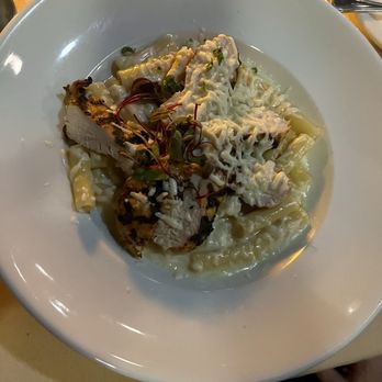 Desert Moon - Fettuccine with chicken - Salad Near Me - Palm Springs, California Desert Moon - Fettuccine with chicken - Salad Near Me - Palm Springs, California