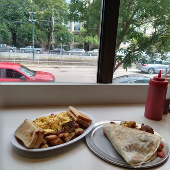 Crispy Crêpes Cafe - Marrakesh Morning Breakfast Roma Tomato, Pesto and Spinach and Cheese Crepe Breakfast - Creperies Near Me - Boston, Massachusetts