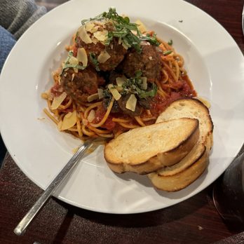 Luka's Restaurant & Bar - Spaghetti & meatballs - American Near Me - Jackson, California