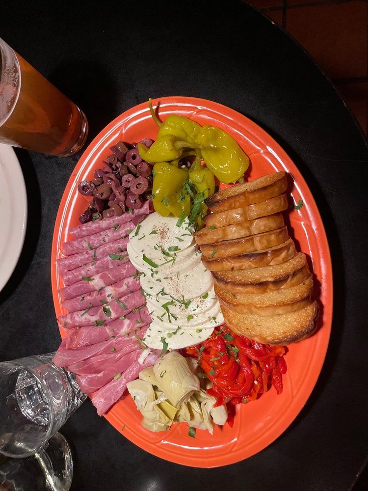 Food from Creekside Pizza