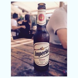 Perú Beach - Cervecita mirando deportes acuáticos