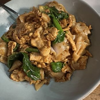 Kin Dee Bothell - Pad See Ew - Thai Near Me - Bothell, Washington