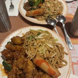 4. General Chicken Dinner Combo & 8. Broccoli Beef Dinner Combo