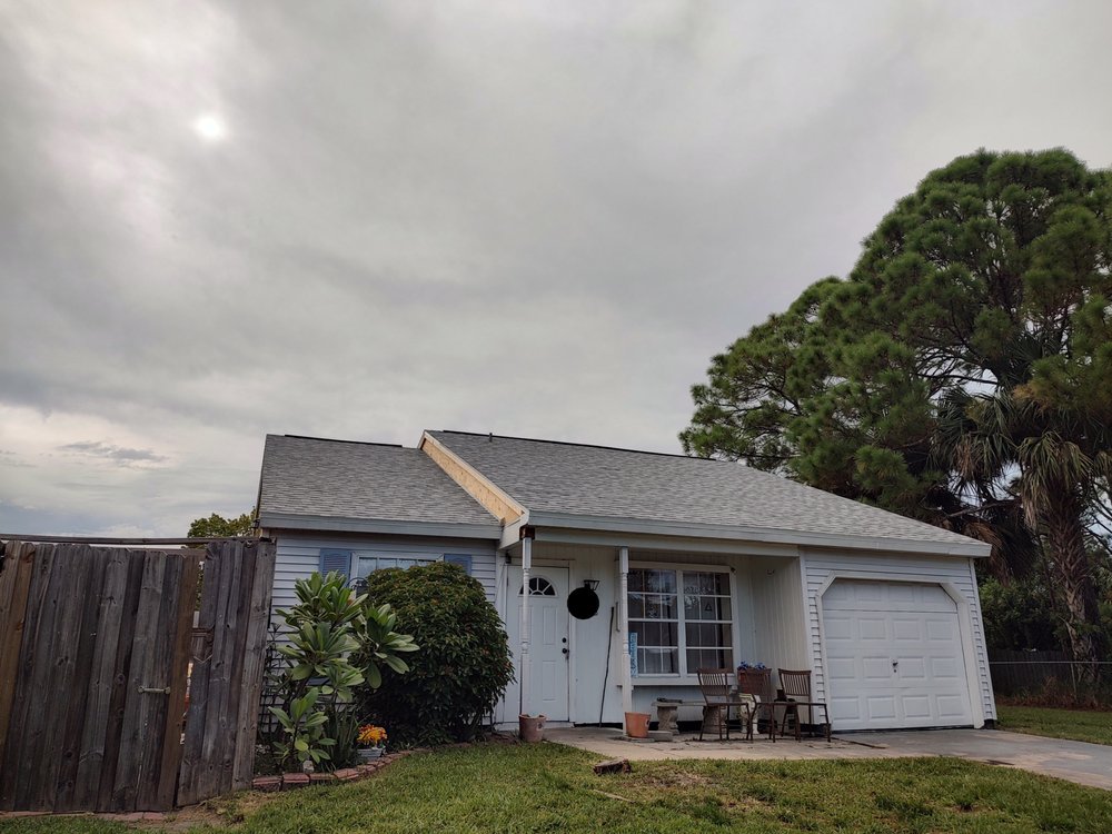 Slide of Parlament Roofing & Construction