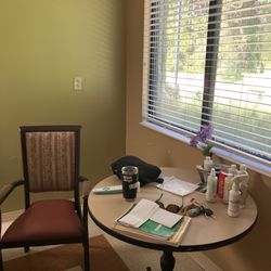 Aviata - Table and chair