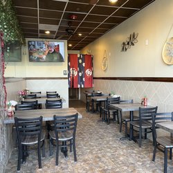 Noodles & Kitchen - Seating