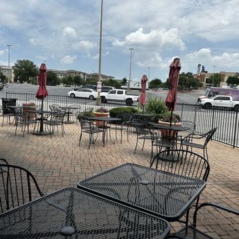 Fire Wok - The view of the patio from my table inside. - Asian Fusion Near Me - San Antonio, Texas
