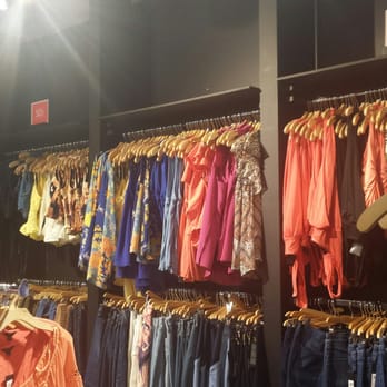 Guess - secret sale section in the back past the dressing room area - Women's Clothing Near Me - Las Vegas, Nevada Guess - secret sale section in the back past the dressing room area - Women's Clothing Near Me - Las Vegas, Nevada
