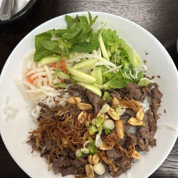 Banh-Mi Grill - Lemongrass beef vermicelli - Vietnamese Near Me - Ventura, California
