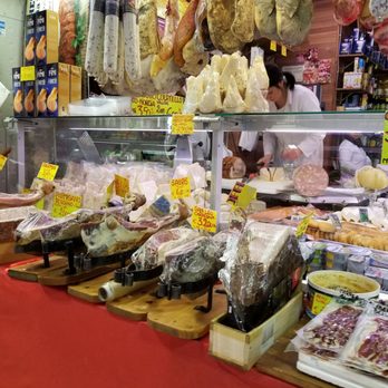 Mercato Trionfale - Inside the market - Farmers Market Near Me - Rome, RM