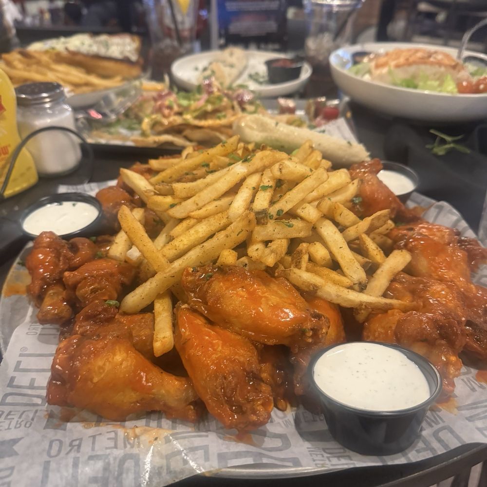 WSKY Stadium - 12 Piece - Chicken Wings (36) - Sports Bars Near Me - Las Vegas, Nevada WSKY Stadium - 12 Piece - Chicken Wings (36) - Sports Bars Near Me - Las Vegas, Nevada