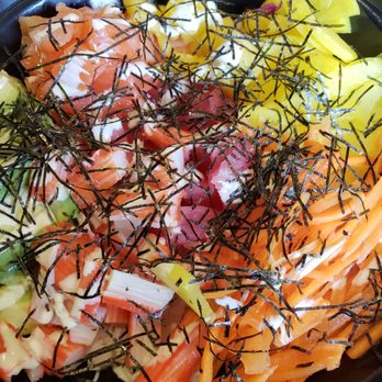 Umami Noodle Bar - 3 meat 4 topping with tuna, salmon & crab meat, & mango, avocado, carrot, and pickled daikon. Light wasabi mayo and shredded seaweed on top. - Sushi Bars Near Me - Pooler, Georgia