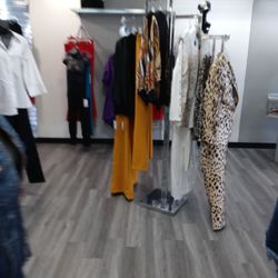Maxines Boutique-Mora's Fashion