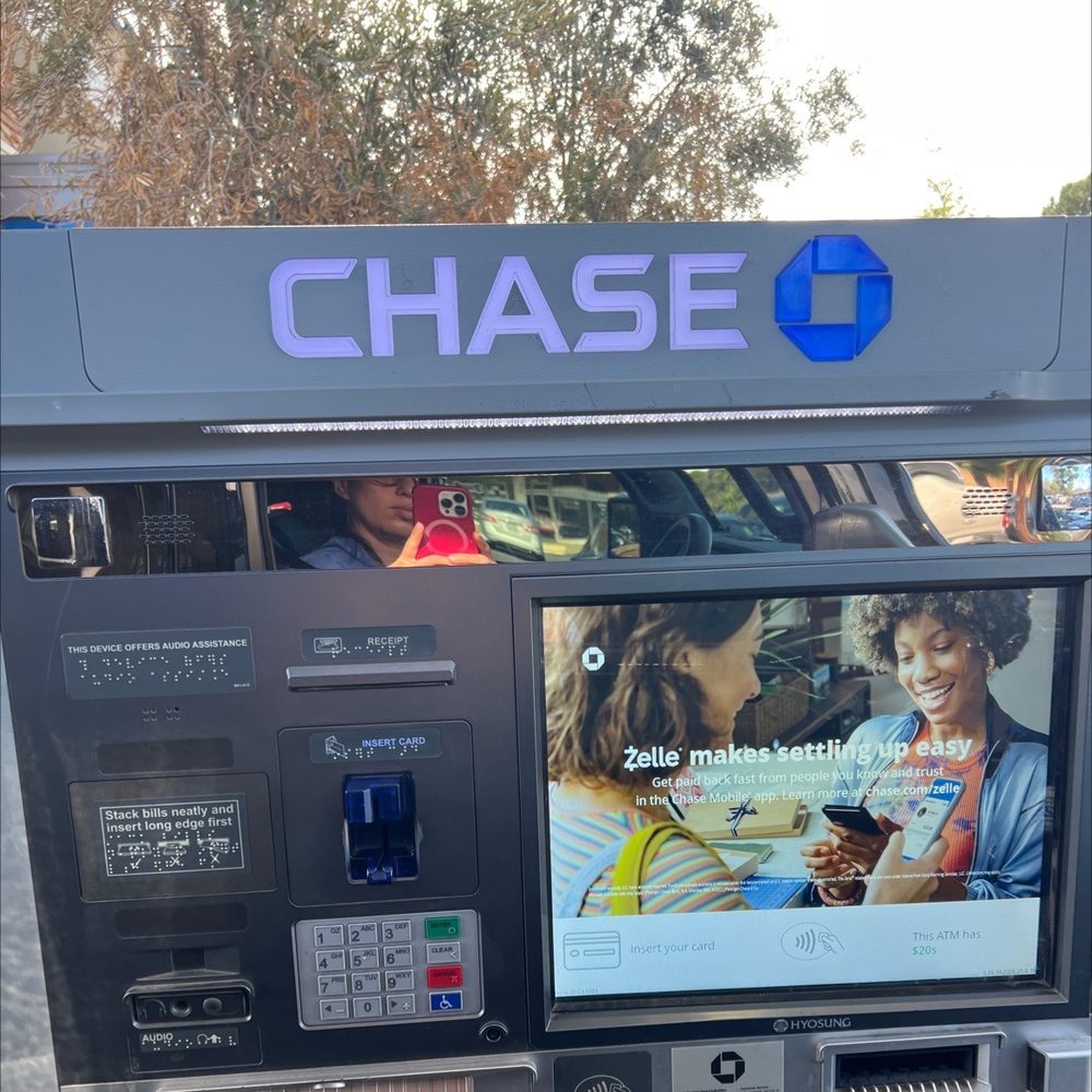 CHASE BANK Updated September 2024 26 Reviews 805 W Foothill Blvd, Claremont, California