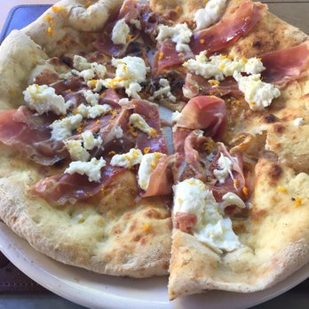 Negroni Bar - Buffalo mozzarella and ham pizza - Salad Near Me - Florence, FI