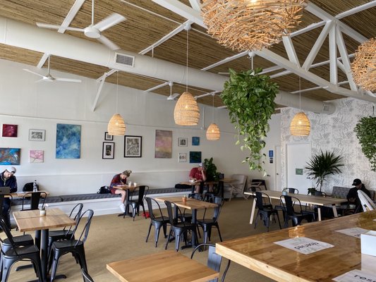 Willow & Wren Cafe' : Coffee, Wine, and Provisions by null