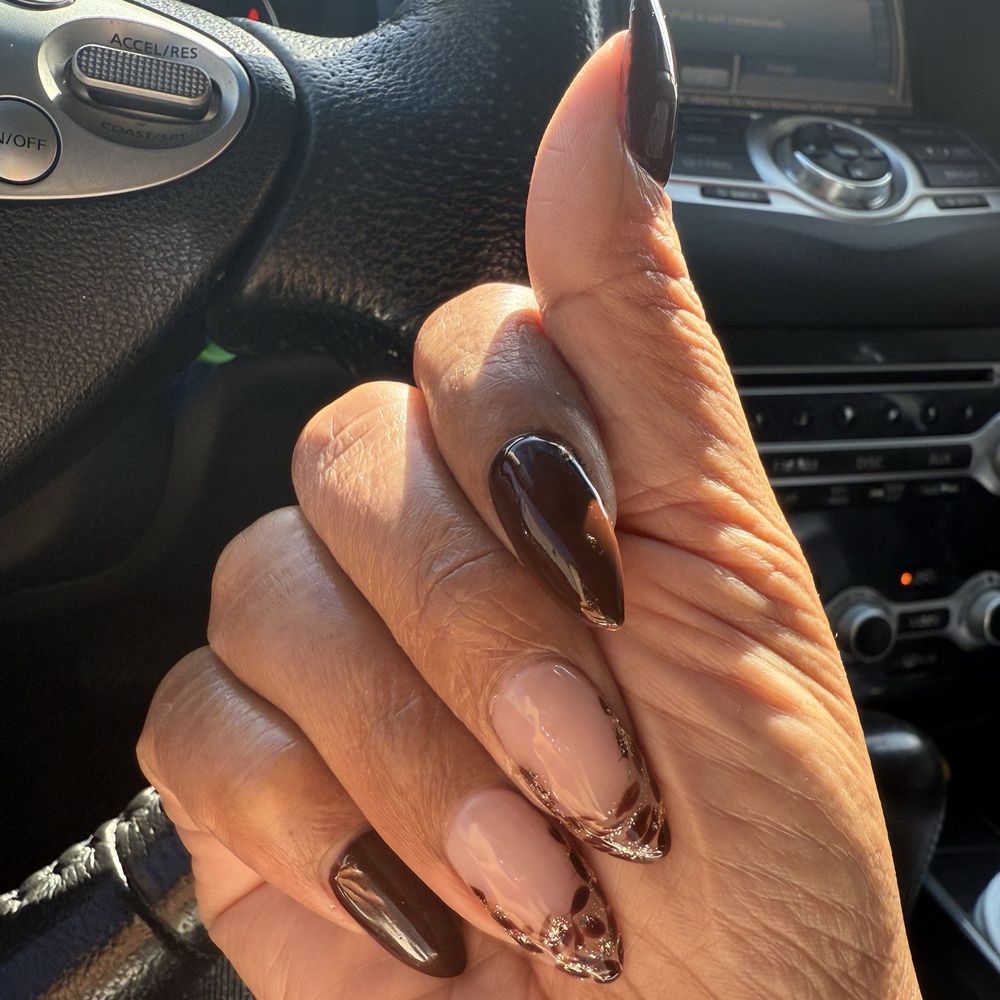 Philly's Nails and Spa - A new full set after my nail tech removed the old set off. She did a great job! - Nail Salons Near Me - Philadelphia, Pennsylvania