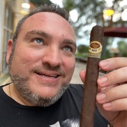 SmokeInn Palm Beach Gardens - Padron 1926 Serie Maduro 1. Light ''em up.