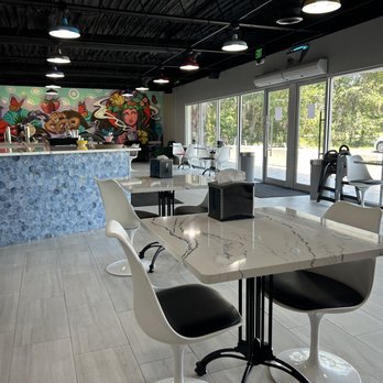 Jona Bells - Seating - Acai Bowls Near Me - Lakeland, Florida Jona Bells - Seating - Acai Bowls Near Me - Lakeland, Florida