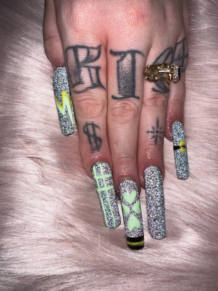 Nailz By Nina Rozay Logo