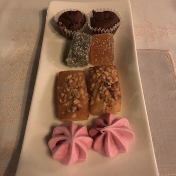 La Farigoule - Petit fours - Restaurants Near Me - Vence, 06