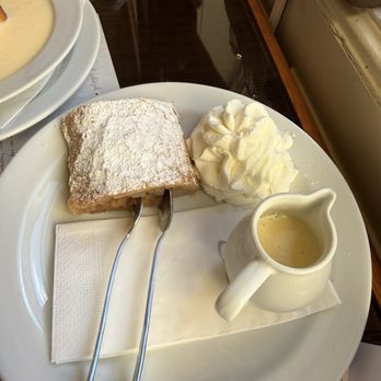 Café Louvre - Warm apple strudel - Cafes Near Me - Prague, Puerto Rico