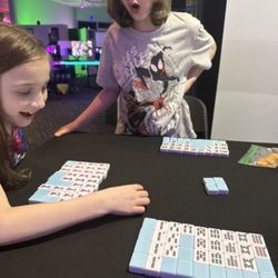 TTK Cyber Lounge - Happy kiddos playing Mahjong