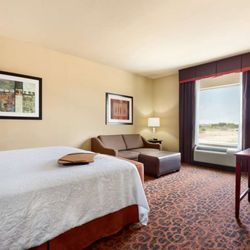 Hampton Inn & Suites Mission - Guest room