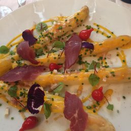 White asparagus with sauce mousseline